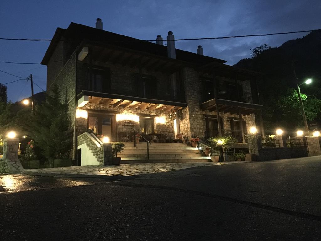 Asimina Guesthouse, Eptalofos Parnassos Exteriör bild